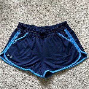 Woman’s under armor shorts size small good